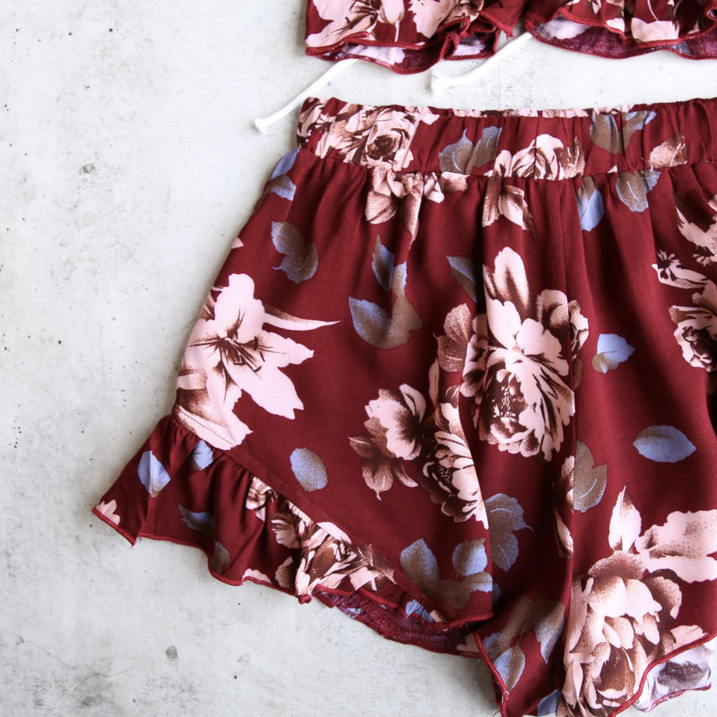 FINAL SALE - Reverse - Burgundy Floral Two Piece Set with Ruffle Hem