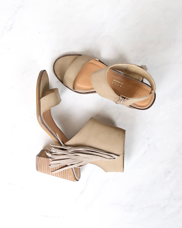 Very Volatile - Vermont Fringe Leather Sandals in Taupe