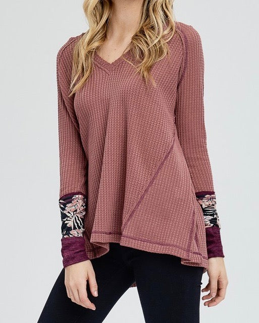 Waffle Knit V-Neck with Contrast Printed Sleeves in Mauve – Shop