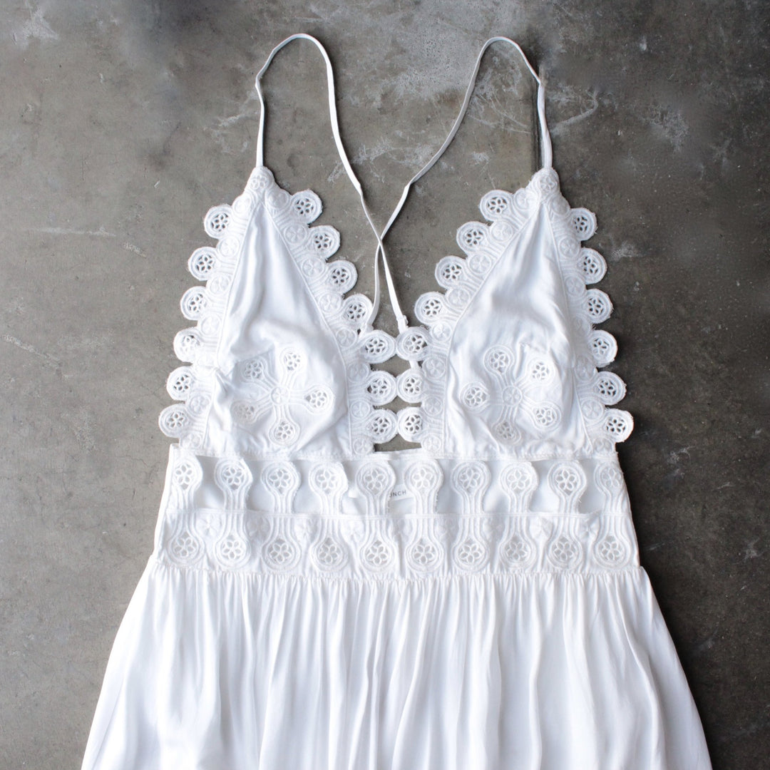 Honey Punch white lace mini dress styled with straw hat, woven handbag and red espadrille sandals for a summer vacation look