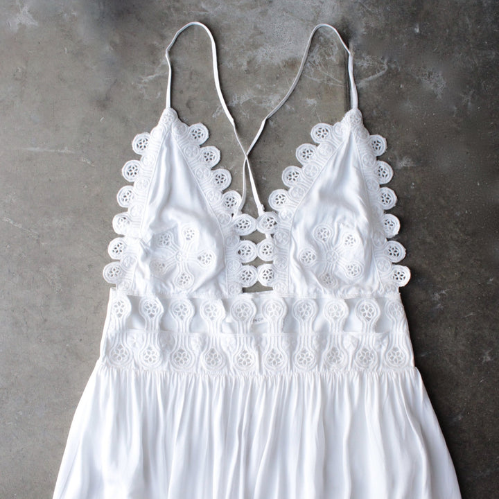 Honey Punch white lace mini dress styled with straw hat, woven handbag and red espadrille sandals for a summer vacation look
