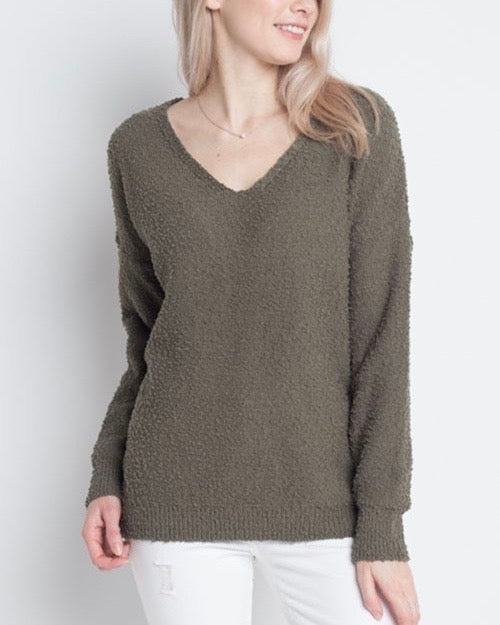 Dreamers - Soft Boulce Yarn V-Neck Pullover in Olive