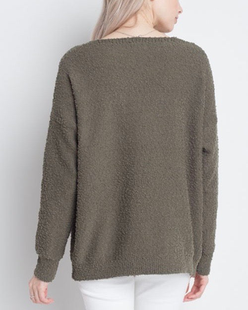 Dreamers - Soft Boulce Yarn V-Neck Pullover in Olive