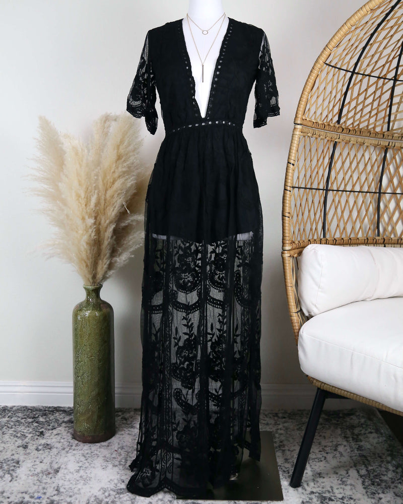 honey punch - embroidered - lace - maxi dress - v neck - short sleeve - black