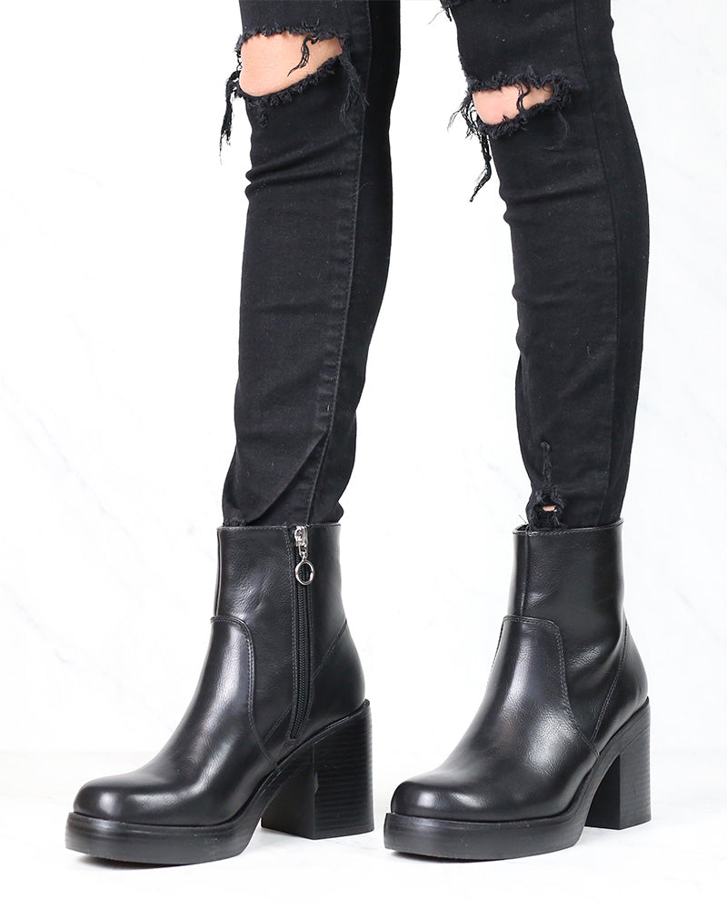 Dirty Laundry - Groovy Smooth Chunky Heel Ankle Boots in Black