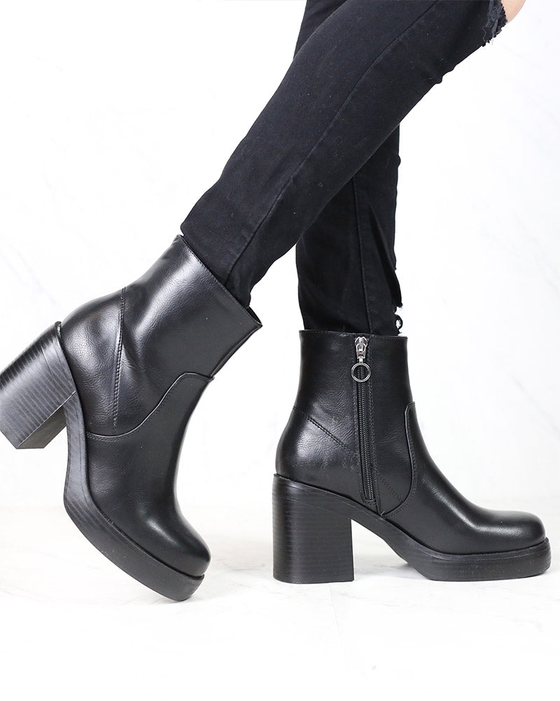 Dirty Laundry - Groovy Smooth Chunky Heel Ankle Boots in Black