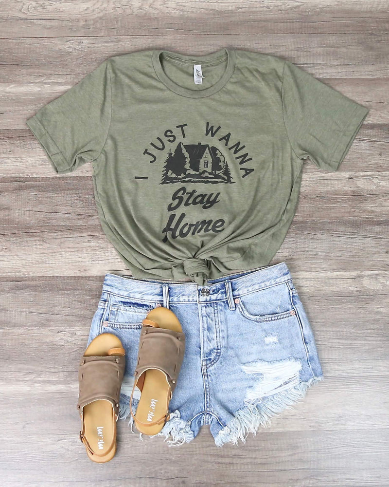Distracted - I Just Wanna Stay Home Graphic Tee in Green