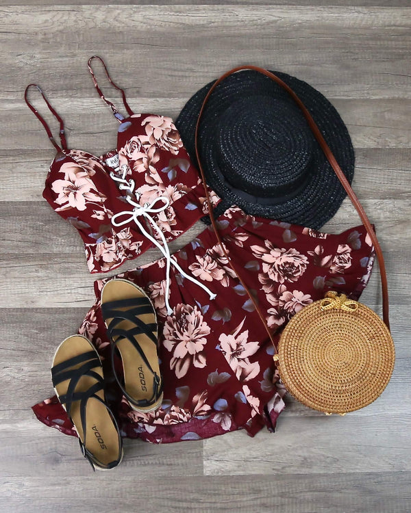 FINAL SALE - Reverse - Burgundy Floral Two Piece Set with Ruffle Hem