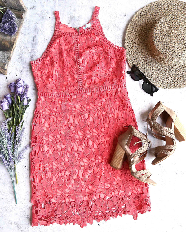 Ashlyn Sleeveless Lace Bodycon Dress in Coral