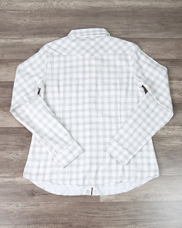 Vintage Affair Soft Button Up Plaid Flannel Long Sleeve Shirt in Ivory/Grey