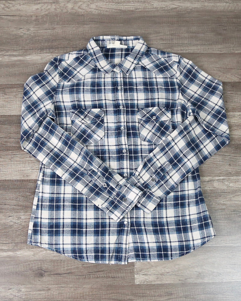 Vintage Affair Soft Button Up Plaid Flannel Long Sleeve Shirt in Navy Blue