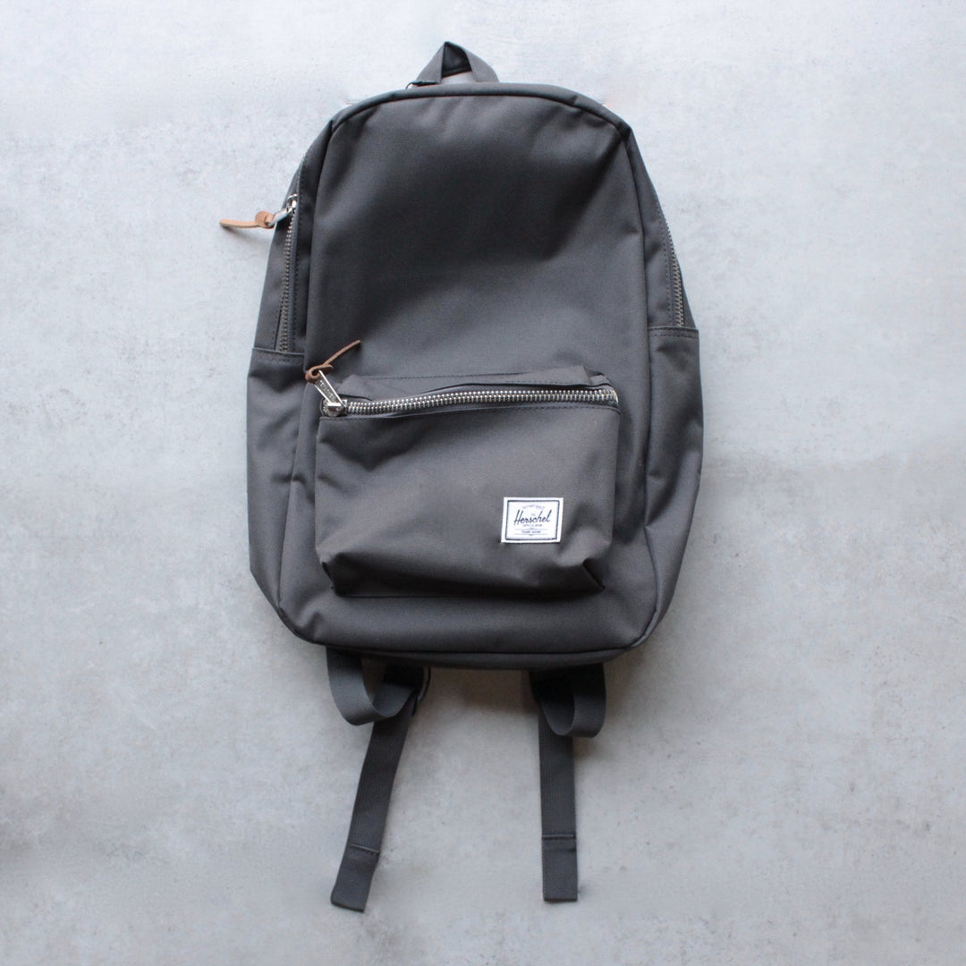 dark charcoal herschel backpack Classic XL Supply Co. USA Prusik cord zipper pulls Mid Volume Herschel 17 Inch