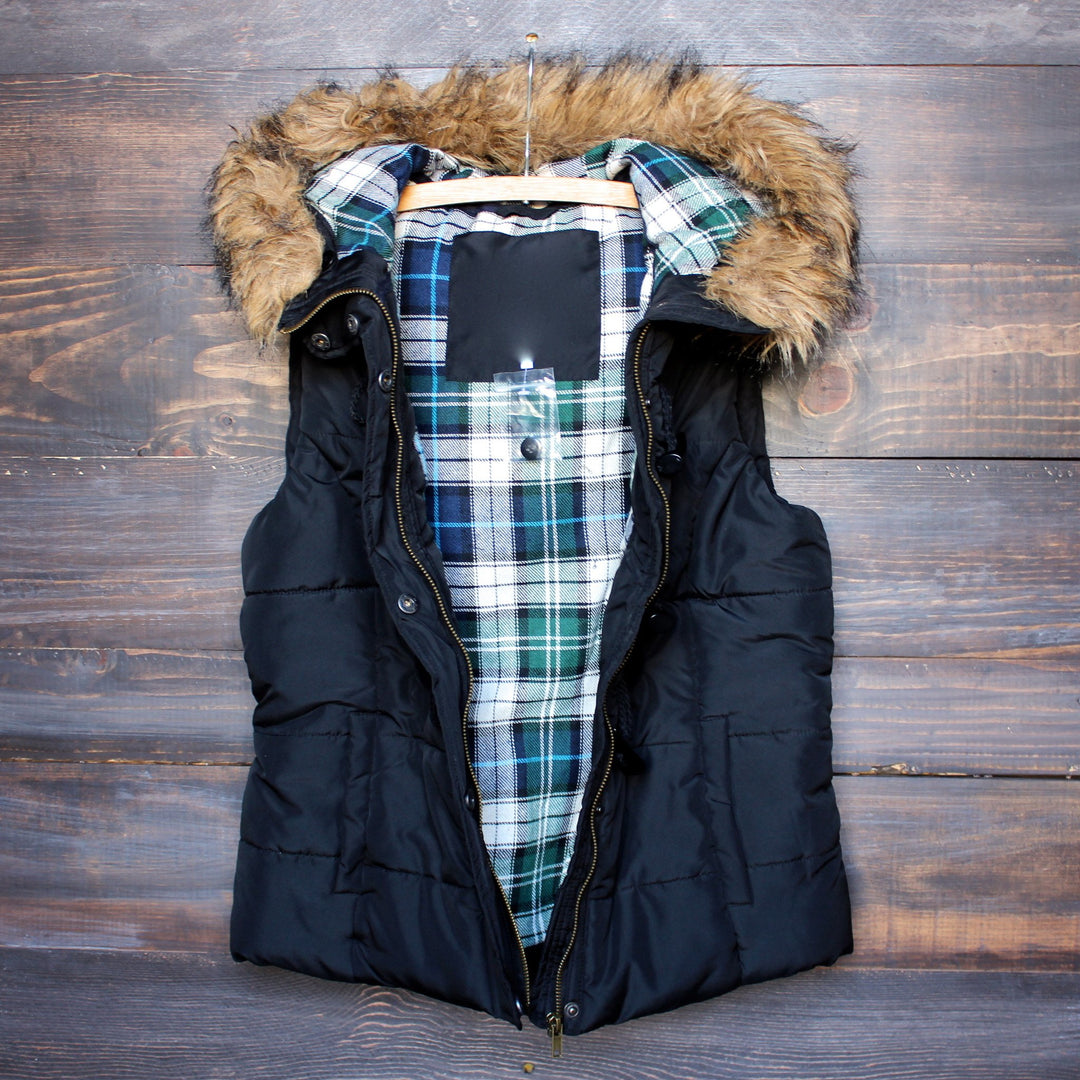 mountain slopes fur hooded black puffer vest - shophearts - 2