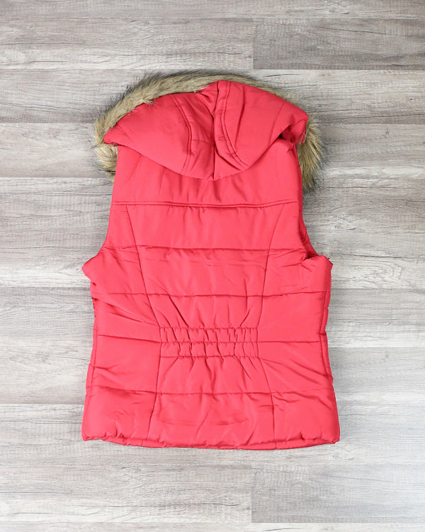 Mountain Slopes Hooded Puffer Vest in Red