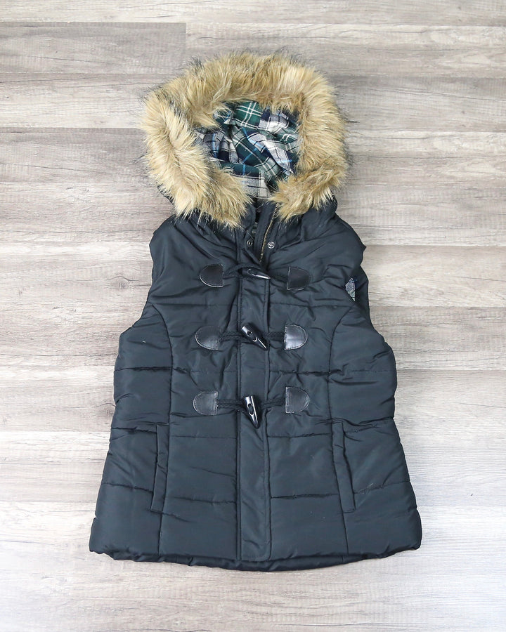 Mountain Slopes Fur Hooded Puffer Vest in Black