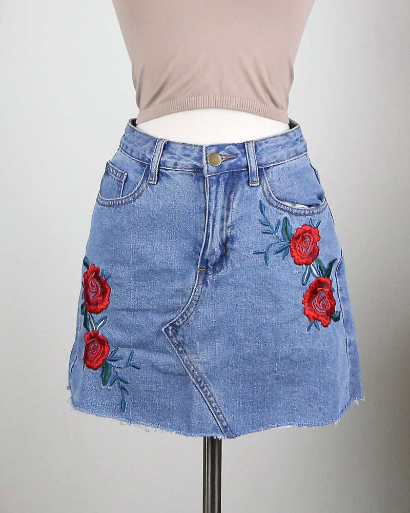 Raw Hem Rose/Floral Embroidery Denim Skirt in Medium Wash