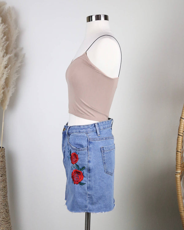 Raw Hem Rose/Floral Embroidery Denim Skirt in Medium Wash