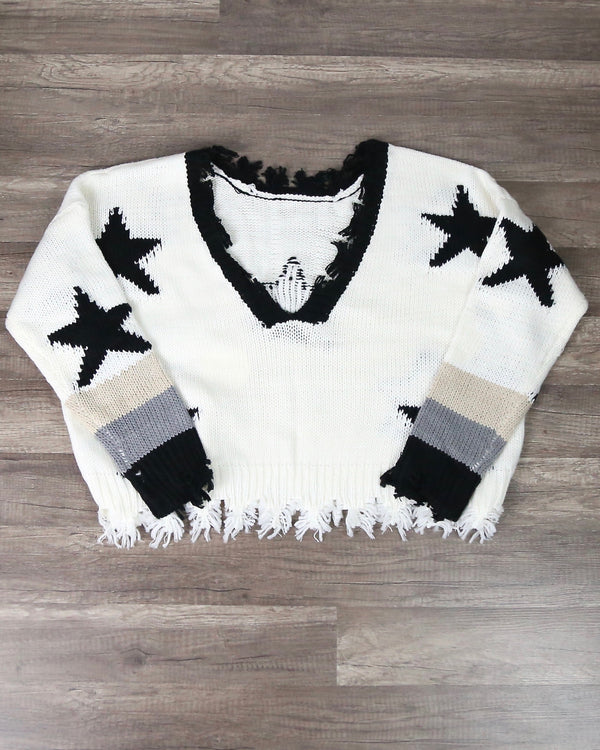 Distressed Hem Star Print Pullover Sweater in Ivory/Black
