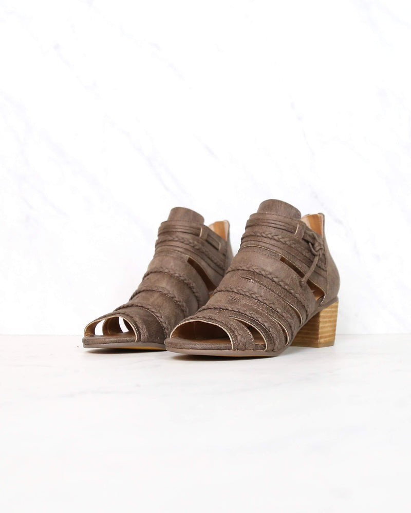 Not Rated - Cullie Open Toe Chunky Wooden Heel Sandal - Taupe