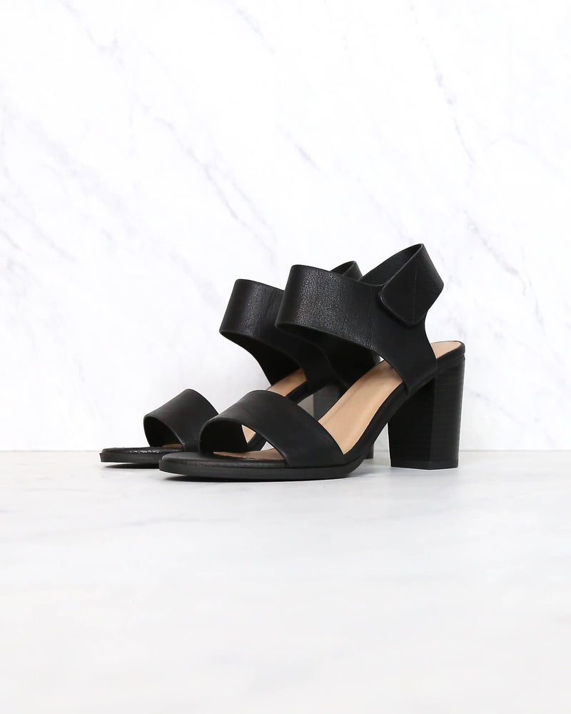 Open Toe Chunky Block Heel Ankle Strap Sandals in black leather