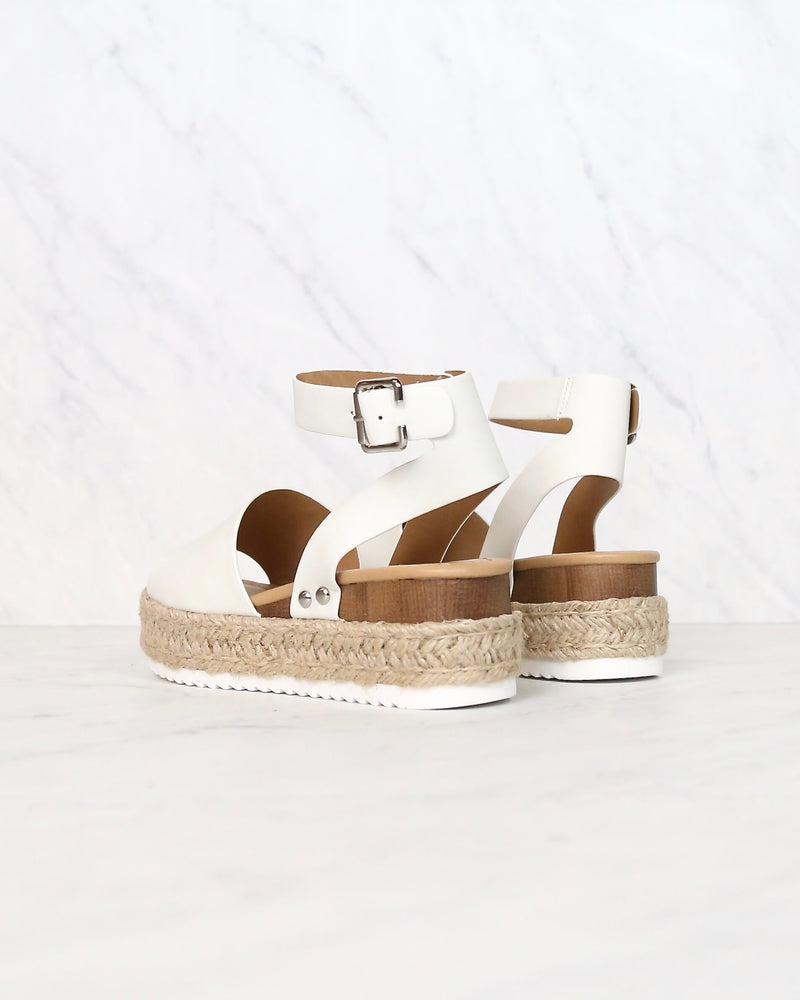 Trendy Sporty Flatfrom Espadrille Sandal with Adjustable Ankle Strap in Off White