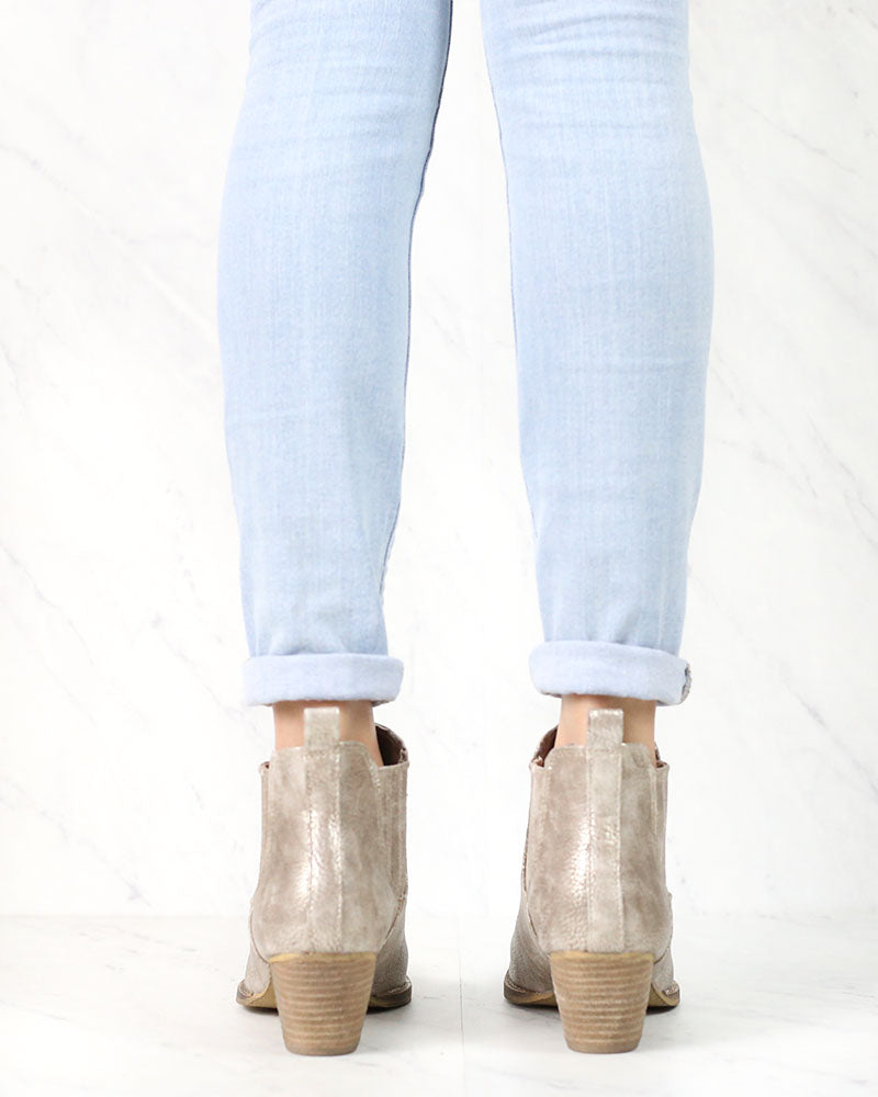 Very Volatile - Motivate Pull On Western Booties in Taupe