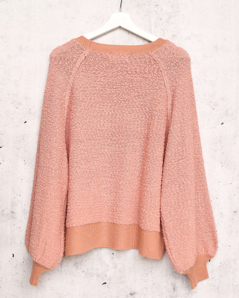 Dreamers - Pullover Sweater with Balloon Sleeves in Dust Coral
