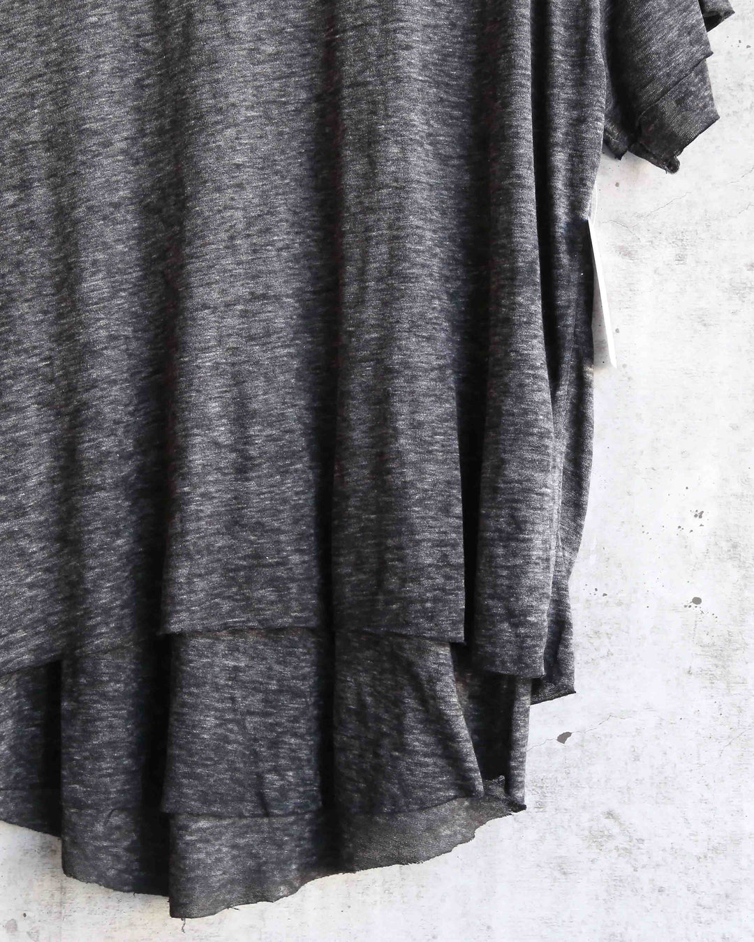 Free People - We The Free - Cloud 9 Frayed Hem Knit Tee in Carbon Charcoal