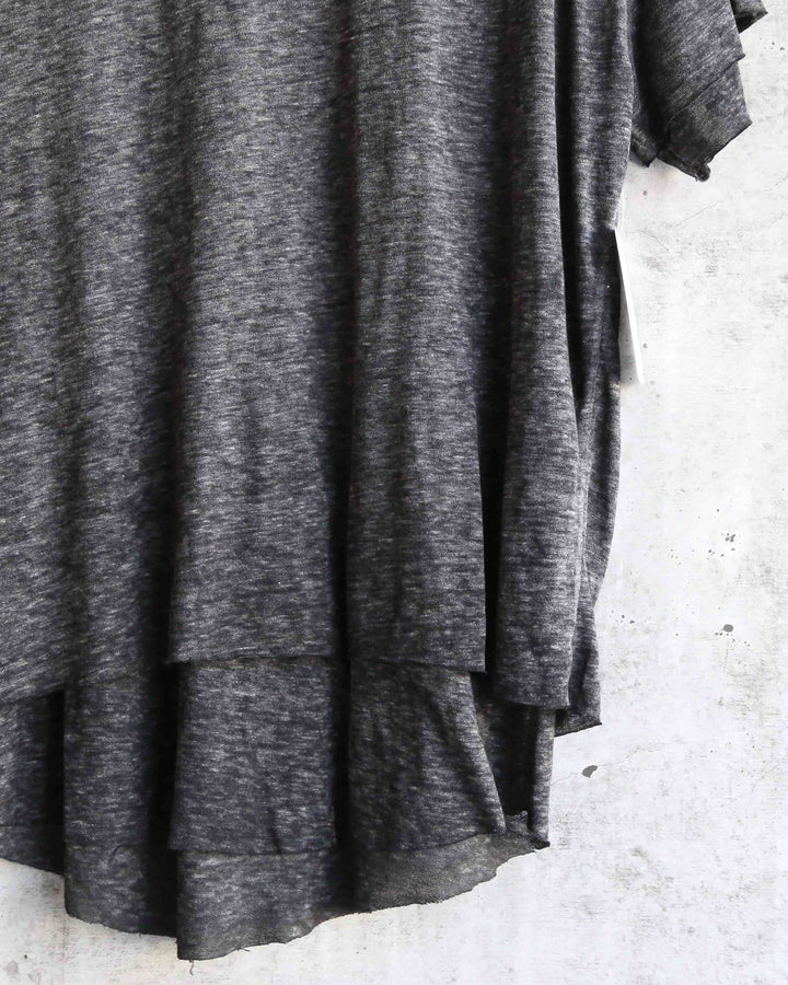 Free People - We The Free - Cloud 9 Frayed Hem Knit Tee in Carbon Charcoal