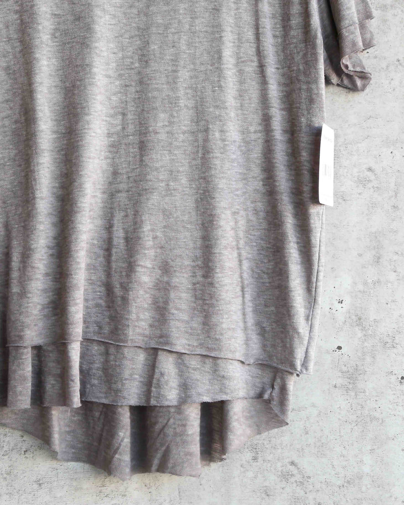 Free People - We The Free - Cloud 9 Frayed Hem Knit Tee in French Grey