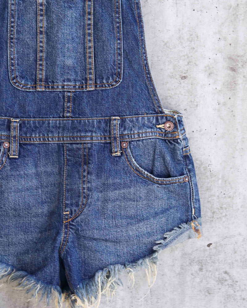 Free People - Summer Babe High Low Distressed Denim Short Overalls in Medium Wash Blue