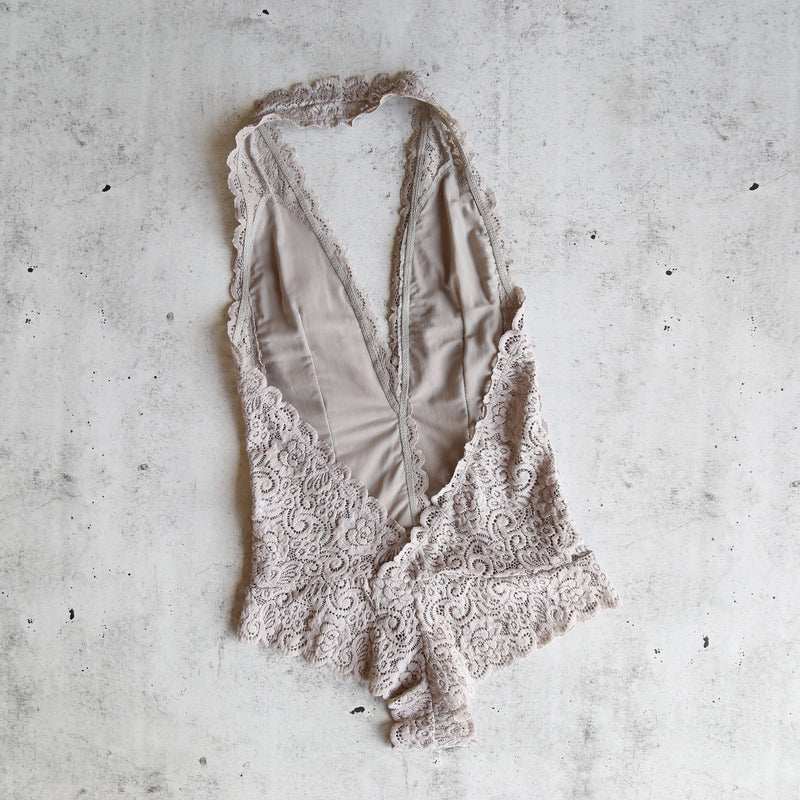 Scalloped Floral Lace Bodysuit in More Colors