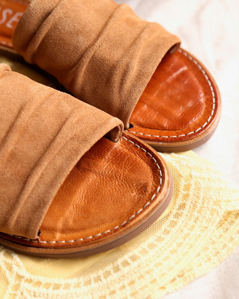 Musse & Cloud - Kennice Mule Flat Sandals in Suede Tan