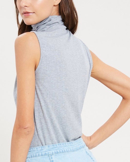Sleeveless Ribbed Turtleneck Knit Top in Heather Grey