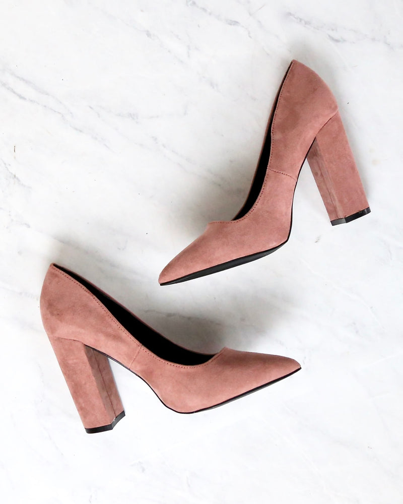 Vegan Suede Chunky Heeled Pointed Toe Pumps in Mauve