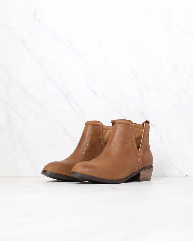 Sbicca - Silvercity Side Slit Leather Chelsea Boots in Tan