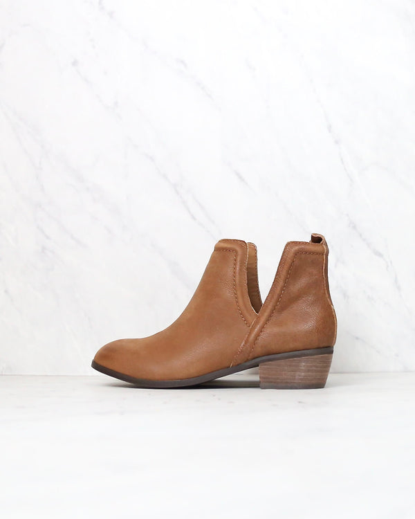 Sbicca - Silvercity Side Slit Leather Chelsea Boots in Tan