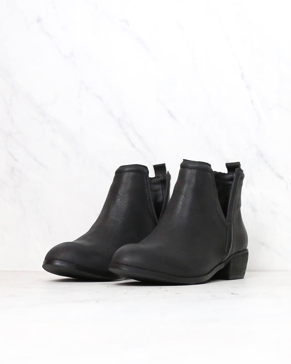 Sbicca - Silvercity Side Slit Leather Chelsea Boots in Black