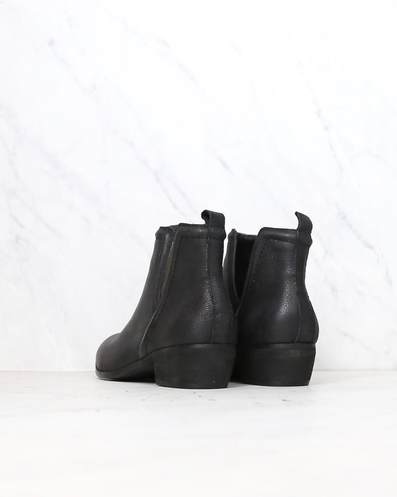 Sbicca - Silvercity Side Slit Leather Chelsea Boots in Black