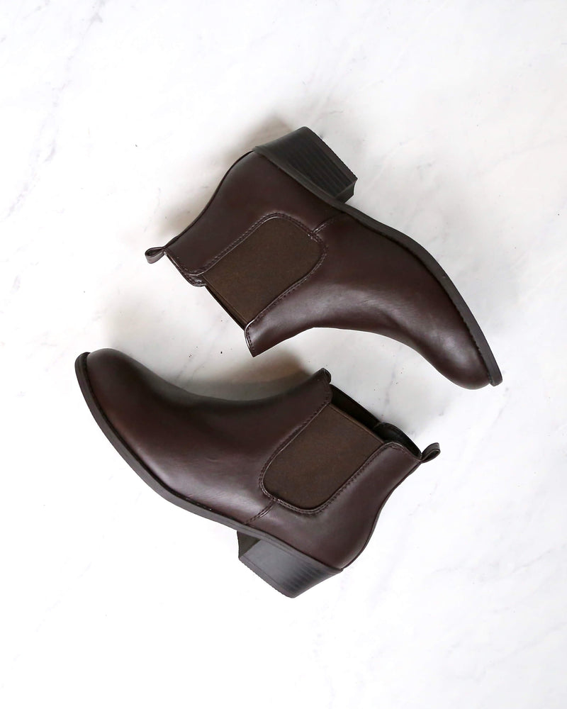 Ankle Chelsea Bootie in Brown
