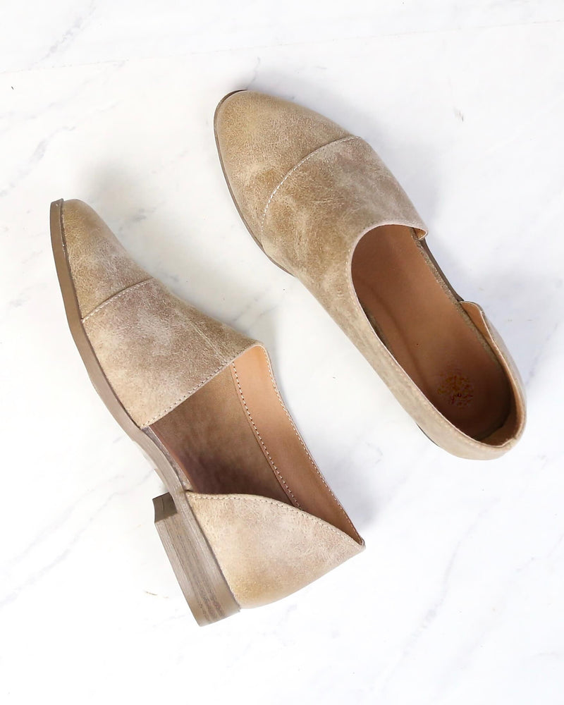 Gigi Vegan Pointed Toe Flats in Taupe