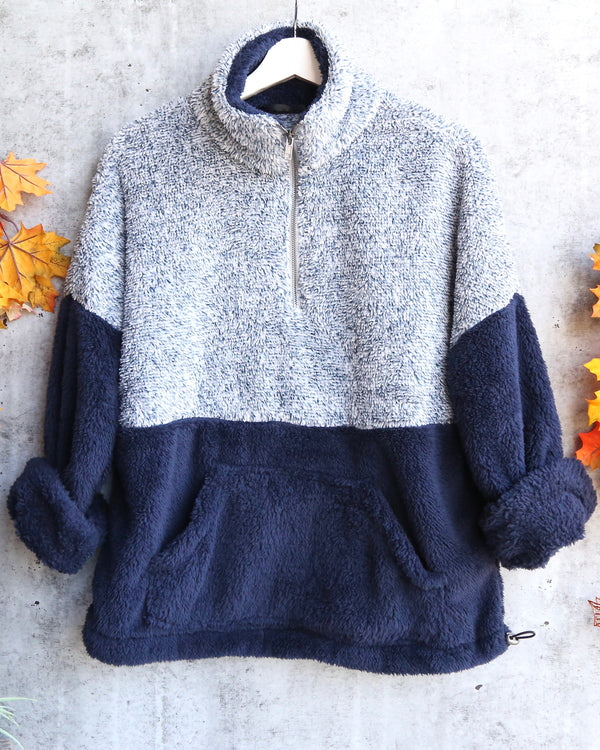 Two Tone Sherpa Half-Zip Pullover in Blue/Navy
