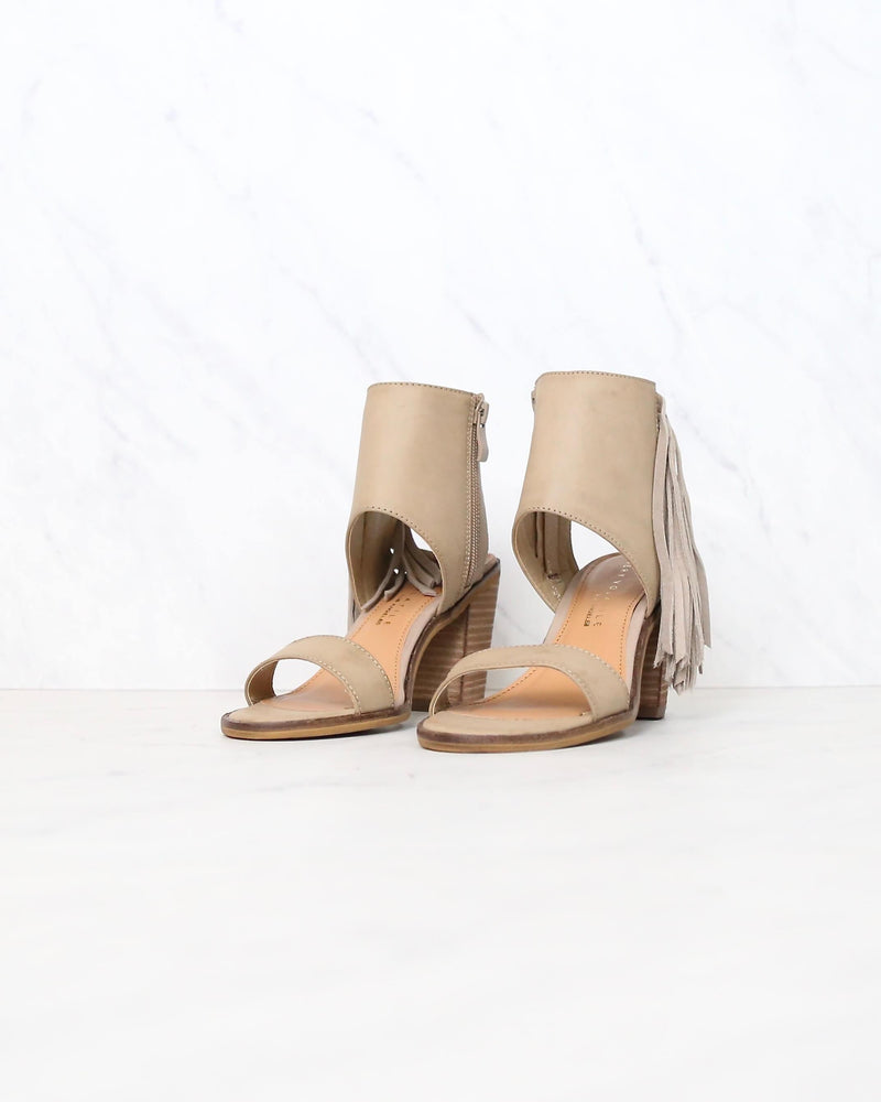 Very Volatile - Vermont Fringe Leather Sandals in Taupe
