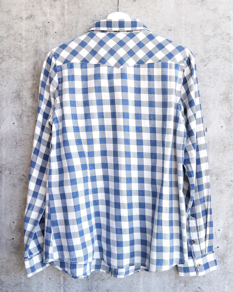Vintage Affair Soft Button Up Plaid Flannel Long Sleeve Shirt in Indigo/Off White