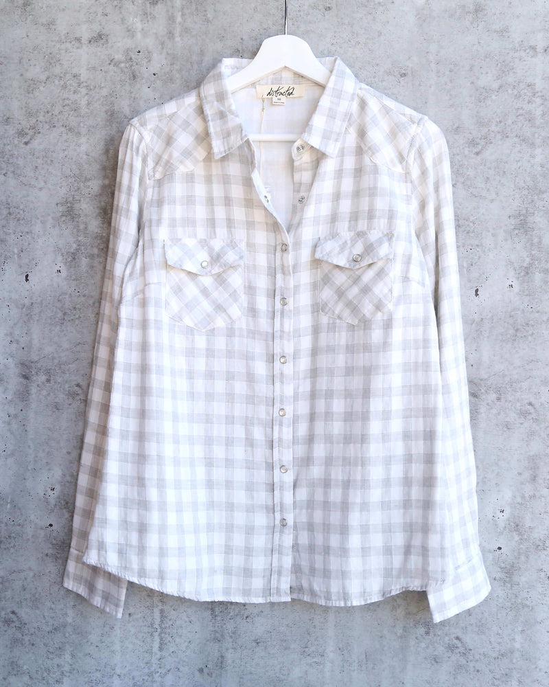 Vintage Affair Soft Button Up Plaid Flannel Long Sleeve Shirt in Ivory/Grey