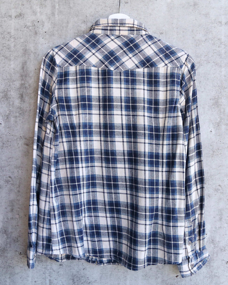 Vintage Affair Soft Button Up Plaid Flannel Long Sleeve Shirt in Navy Blue