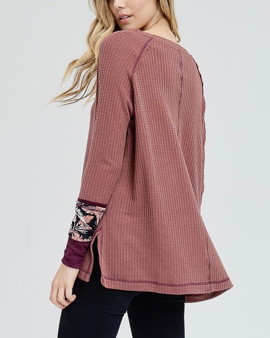 Waffle Knit V-Neck with Contrast Printed Sleeves in Mauve